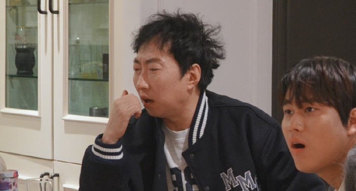 Park Myung-soo almost became an international mia at Dubai Airport..Lee Moo-jin saved you (The Great Guide 2)