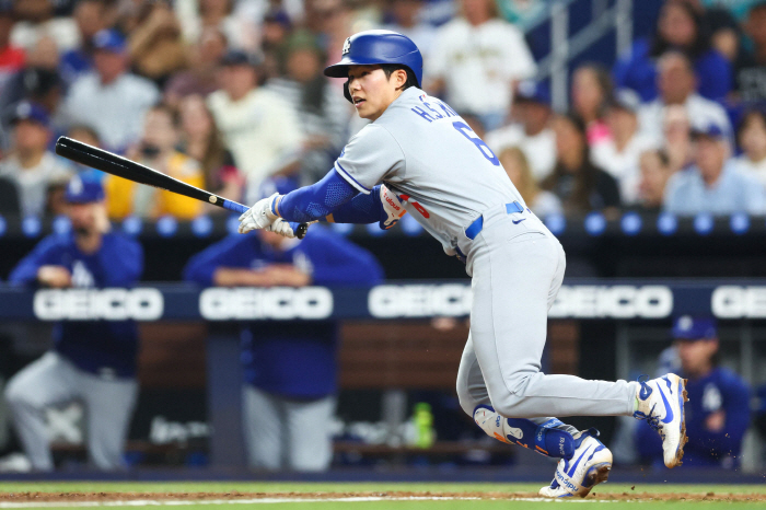 A separate hug from Ohtani, Kim Hye-sung, why didn't you call him earlier? Multi-hit, RBI, scoring, stealing, everything