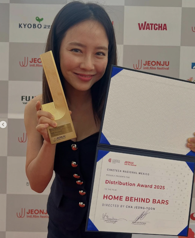 Song Ji-hyo's underwear business hit, followed by a double celebration It's a very happy day