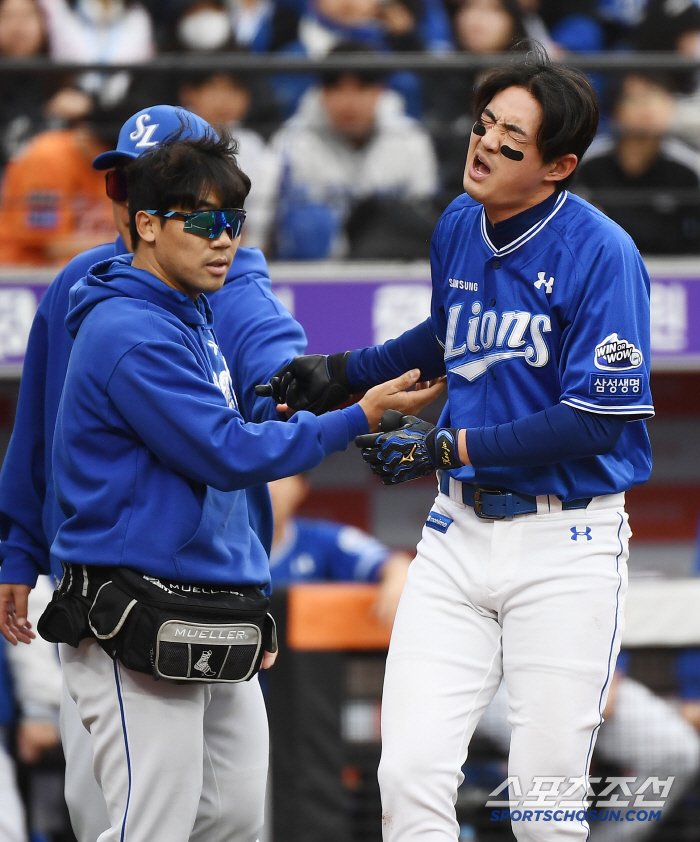 A startled monster came all the way to the plateKoo Ja-wook hits his elbow, elbow dune → scheduled to be examined after replacement icing during the game 