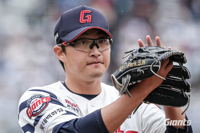 There is no satisfaction with the glasses ace! No points in the rain → 7777 March → It's a multi-victory lead...It has to be different in the next game. 