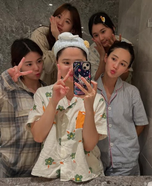 13 siblings, eldest daughter, Nam Bo-ra, travel to Taiwan with a younger brother who looks like Han So-hee..The last memory before marriage