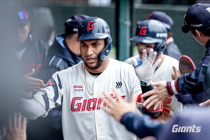 Awakening Reyes, two consecutive home runs! Woo Jung-wol's first 3 points → 168.8km Sajik Line Drive Shot 
