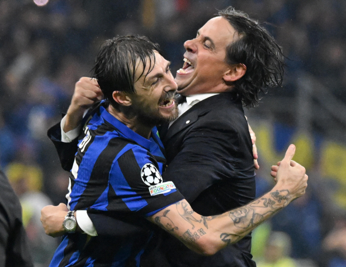 Awesome! This is soccer! In Inter Milan heaven, hell, heaven again, miraculous reversal complete. Grab Warsaw and advance to the Champions Final
