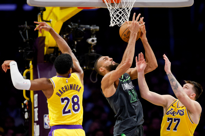 A battle of revenge on Doncic in a year. Rudy Gobert, it was like a shark LAL's admiration and lament. LeBron Bigman No Comment On Weakness Questions