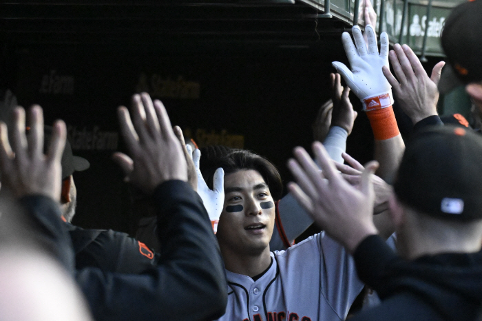  Lee Jung-hoo of SF achieved his fourth three-hit game of the season. Three RBIs including home runs. SF won 145