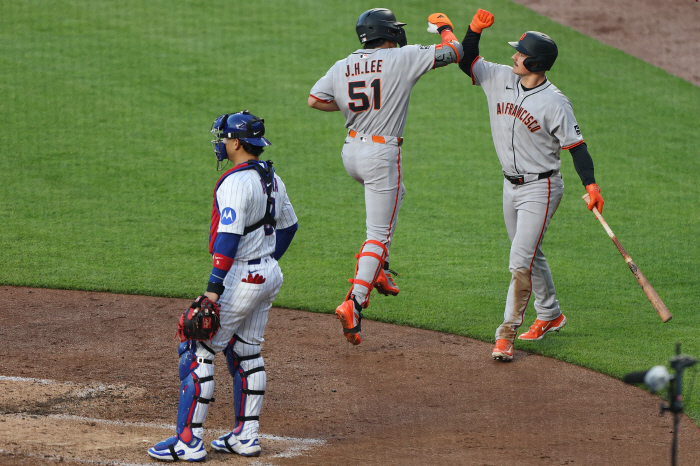  Lee Jung-hoo of SF achieved his fourth three-hit game of the season. Three RBIs including home runs. SF won 145