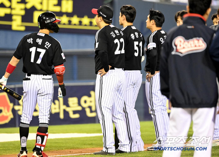 Did Austin have to come from home. 6 hits and 2 points → Bulpen betrayal → 25 come-from-behind defeat. The end of the nine-game series fell to second place