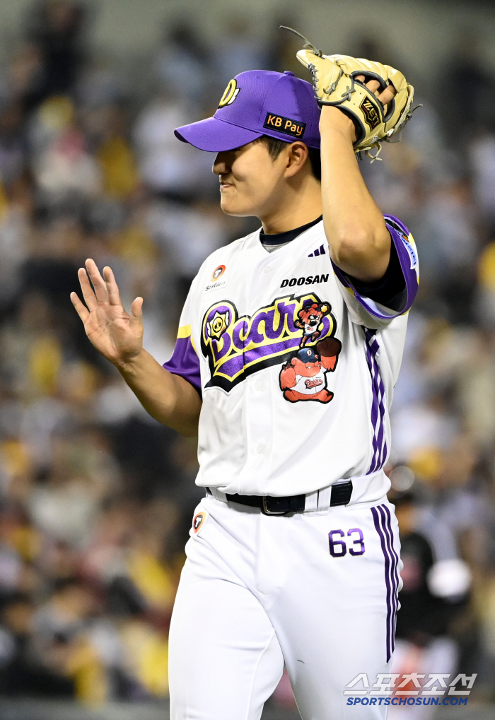 Ending the controversy over his stamina  Kim Taek-yeon's early debut in the 8th inning, Doosan 52 come-from-behind victory. Four wins, one draw and four losses in nine consecutive games. LG's 2nd place is on the verge of a crash 