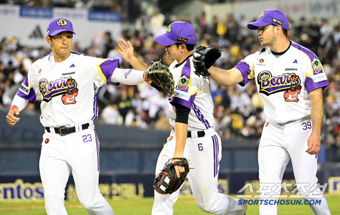 Ending the controversy over his stamina Kim Taek-yeon's early debut in the 8th inning, Doosan 52 come-from-behind victory. Four wins, one draw and four losses in nine consecutive games. LG's 2nd place is on the verge of a crash