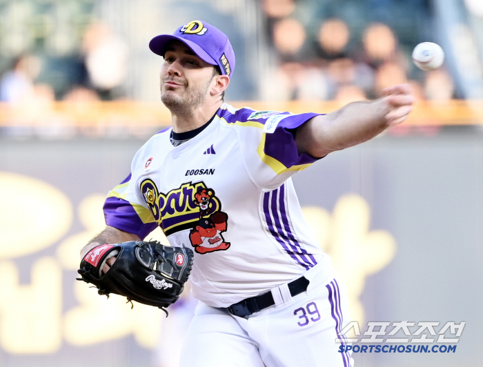 Ending the controversy over his stamina Kim Taek-yeon's early debut in the 8th inning, Doosan 52 come-from-behind victory. Four wins, one draw and four losses in nine consecutive games. LG's 2nd place is on the verge of a crash