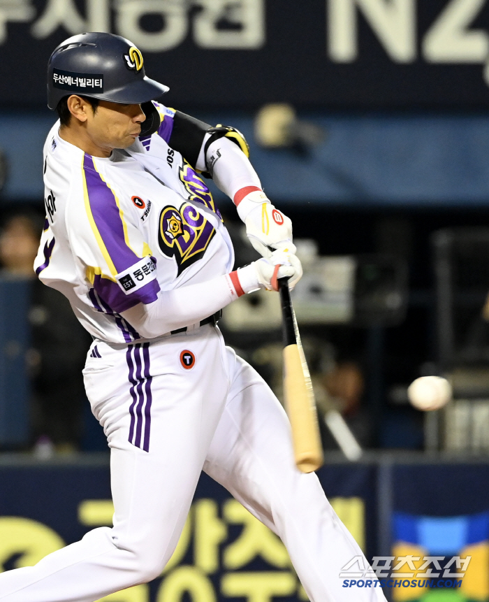 Ending the controversy over his stamina Kim Taek-yeon's early debut in the 8th inning, Doosan 52 come-from-behind victory. Four wins, one draw and four losses in nine consecutive games. LG's 2nd place is on the verge of a crash