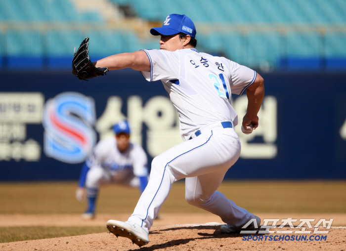An essential player, as long as he's in shape... Four consecutive losses, loose bullpen eyes turn toward legend, Oh Seung-hwan starts his return with bullpen pitching