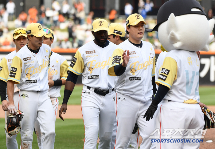 Hanwha, which can't even tell that 7.8 billion FA is sluggish, and Kiwoom, which continues to come out as pitchers with 0 wins and 7 losses, is the importance of starting