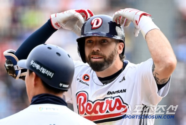 He couldn't even hit a substitute, but he returned to Cave No. 1 for foreigners with a batting average of 0.330 (Jamsil Field) twice