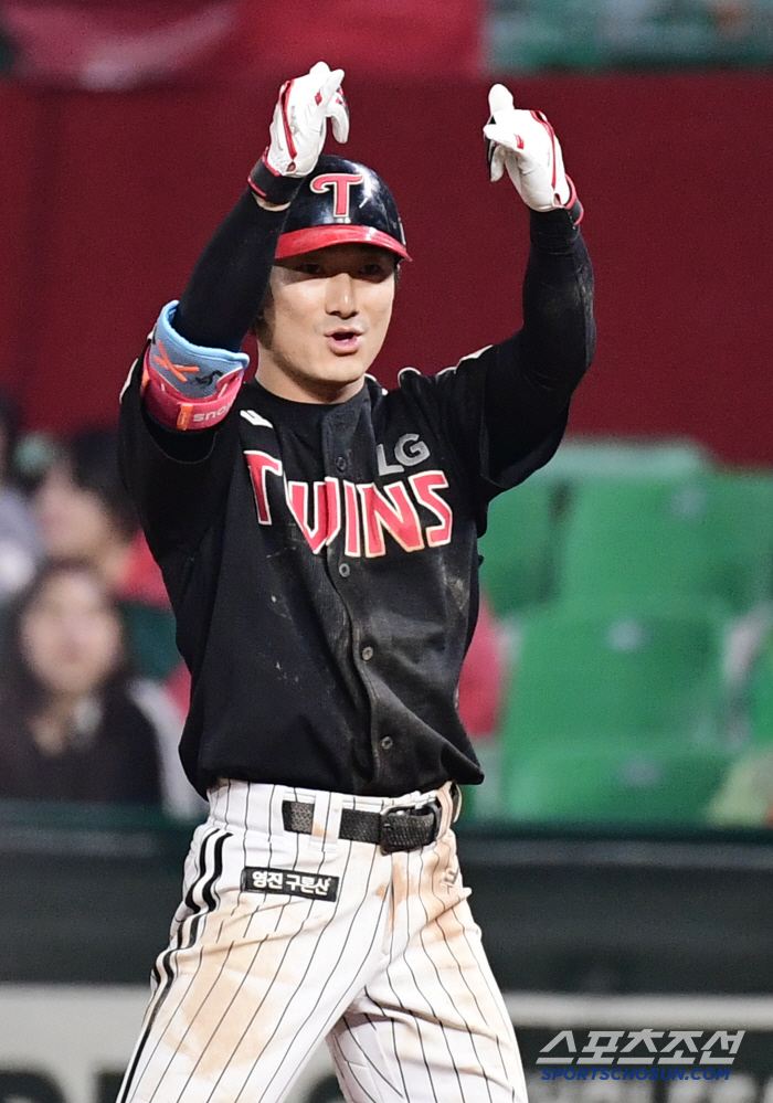 He had 10 hits in 22 games as if he was eating 11 times. 0 times during 14 games. When will LG's exciting lineup, which endured home runs, return?