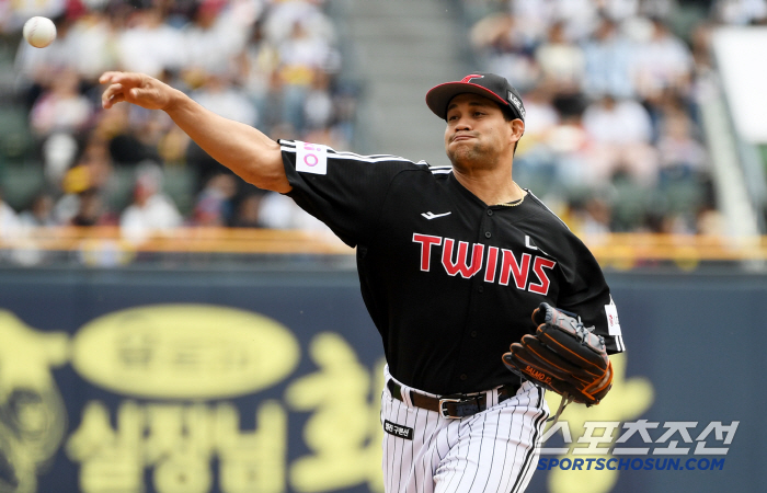 I don't want zero. Still, there are six ERAs in the one-point range. 1.82 In 15 years since Ryu Hyun-jin. The possibility of the birth of the second one point in the 2000s is 