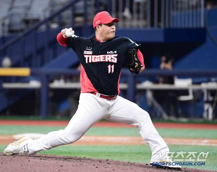 I'm sorry and thank you Jo Sang-woo bowed his head even after recording a scoreless hold, and greeted his fans in 90 degrees at Gocheok (Goguk site)