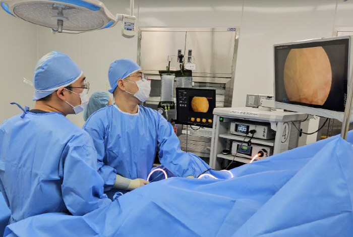 Incheon Himchan General Hospital introduces the first treatment of minimally invasive ITind for prostate hypertrophy in Incheon...Within 10 minutes of the procedure