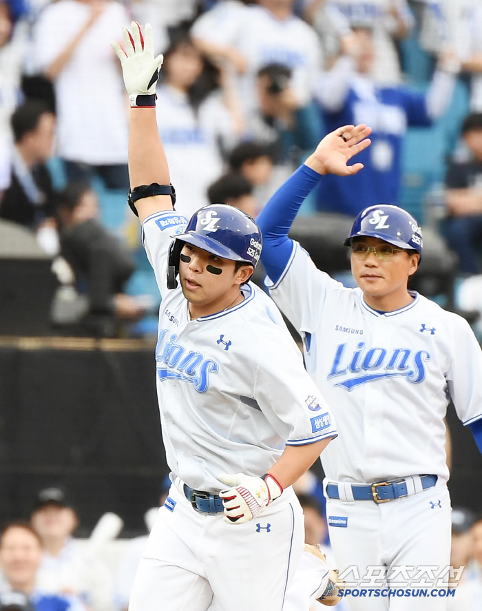 It's gotten dull after 6 days off. Kim Young-woong, a call-up preview on the 11th, has no hits in five at-bats for the first time in the second division 