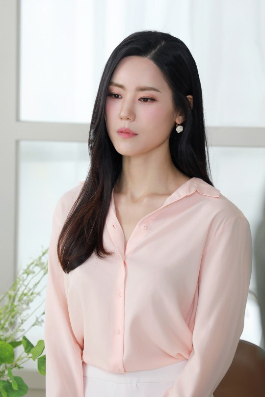 Kim Yeon-ji, a native of Cya, reported the sad news. A vocal cord cyst may develop, and she may not be able to become a singer