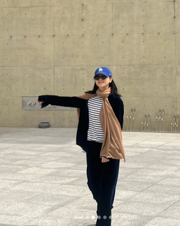 Lee Young-ae, you said you abandoned mysticism..On the road, Hanbok board, open your arms and legs, and open your hand heart