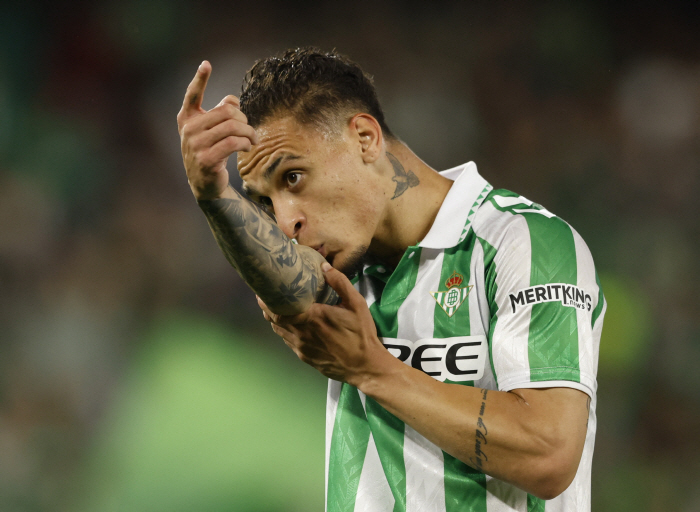 Manchester United, are you watching! Betis, the highest decision I've ever made, the absurdity of Antony's 163 billion...Stop letting me go. In fact, I'm asking for an open transfer