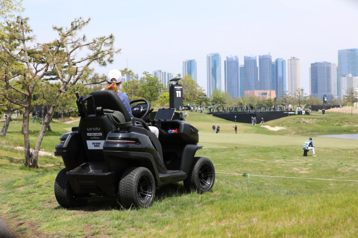 Mate Mobility, Self-Driving Golf Cart SINGLE AP, LIV Golf Korea 2025 Support