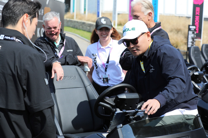 Mate Mobility, Self-Driving Golf Cart SINGLE AP, LIV Golf Korea 2025 Support