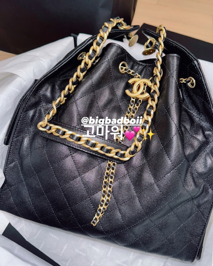  Hyuna, ♥ 10 million won luxury C company bag from Yong Junhyung..It's a date