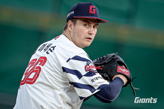 A standing ovation for the new A.C.E! Reyes cannon → Davison good fight...Lotte responds to home fans who sold out for 7 consecutive years with winning the SSG match 