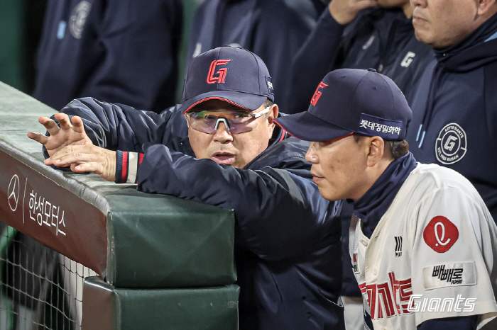 A standing ovation for the new A.C.E! Reyes cannon → Davison good fight...Lotte responds to home fans who sold out for 7 consecutive years with winning the SSG match 