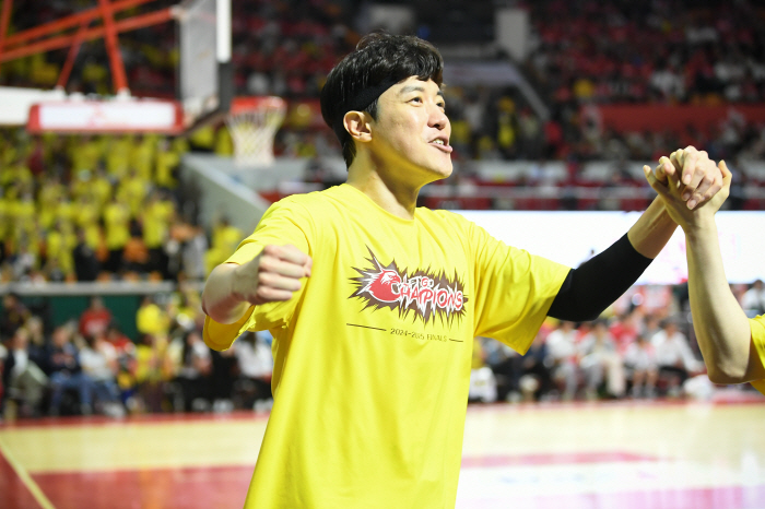 Veteran power LG Captain Huh Il-young's heart was different, shooter instinct explosion → First win of the foundation