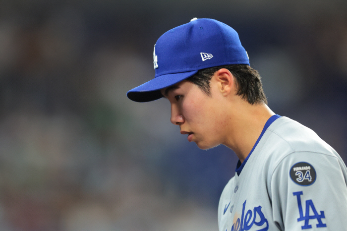 Worst Play Set of 3 Kim Hye-sung ML Remaining Big Crisis! Checker  unstable defense  3 pitches strikeouts, manager Roberts agonizes over