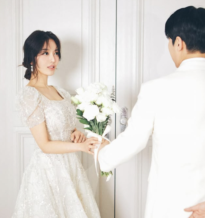 AOA’s Dohwa Announces June Wedding