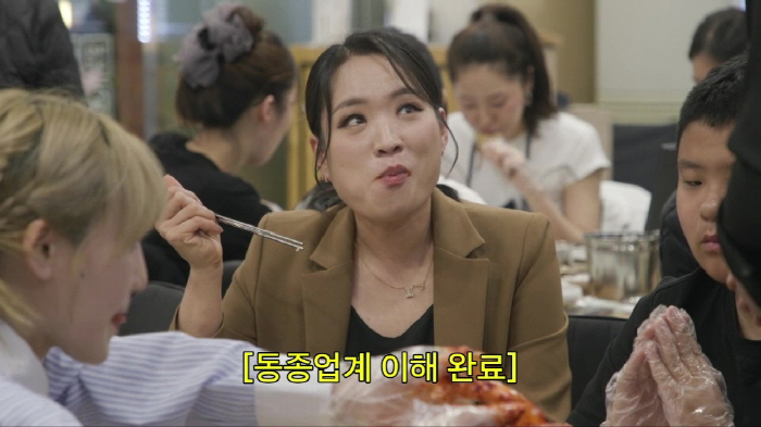 Black and white chef dim sum must have been so good..Hibab and Chef Jung Ji-sun, please sing the new menu when you taste it (Tobap Sunda 2)
