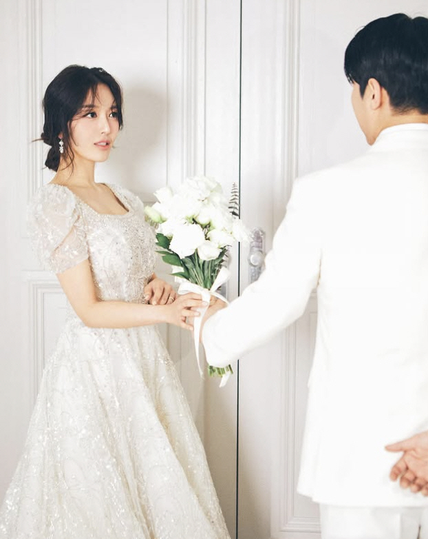 Chan-mi (Dohwa) from AOA gets married in June...A reliable bride-to-be revealed. A kind and grateful person (Full Story)