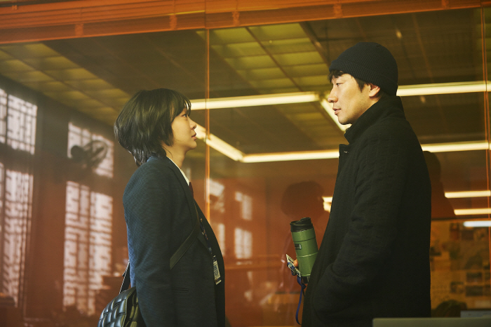 Director Yoon Jong-bin is back with Nine Puzzle after Suriname's success. This time, it's a mystery thriller