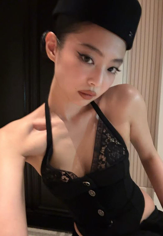 Dizzy Bodyline Blink Jenny, Met Gala Afterparty See-Through  Cut-Out Unexpected Fashion
