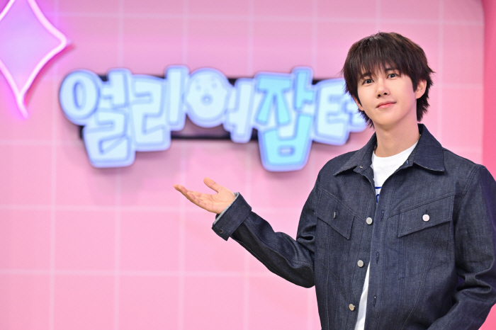 Early Interviewer 6. Kwanghee, the king of questions...If you were smart, you wouldn't have been invited as an MC