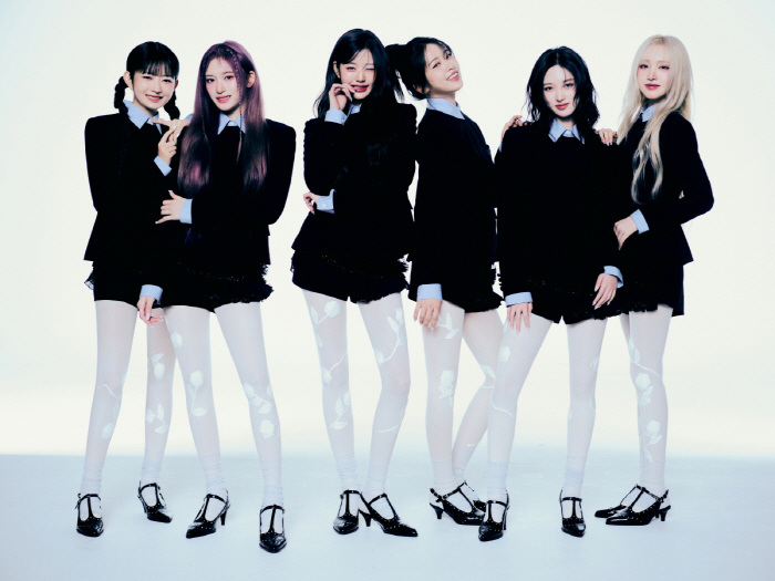 The enemy, Ive, burst into double slope...Yoojin, the most influential girl group, selected as entertainment idol