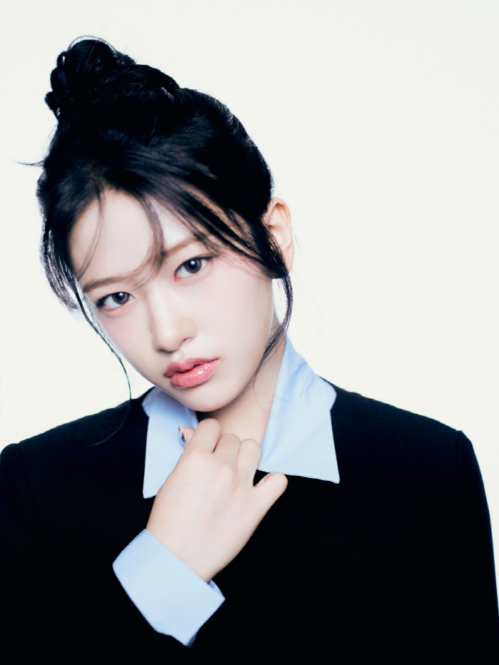 The enemy, Ive, burst into double slope...Yoojin, the most influential girl group, selected as entertainment idol