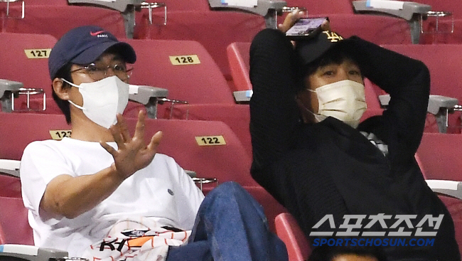 'It's been 20 years.' Hanwha fan Jo In-sung shares joy of winning 9 games in a row