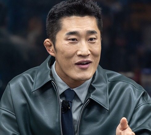 Kim Dong Hyun's name is Kim Bong..I was teased a lot as Bong-ya (Handsome Guys)