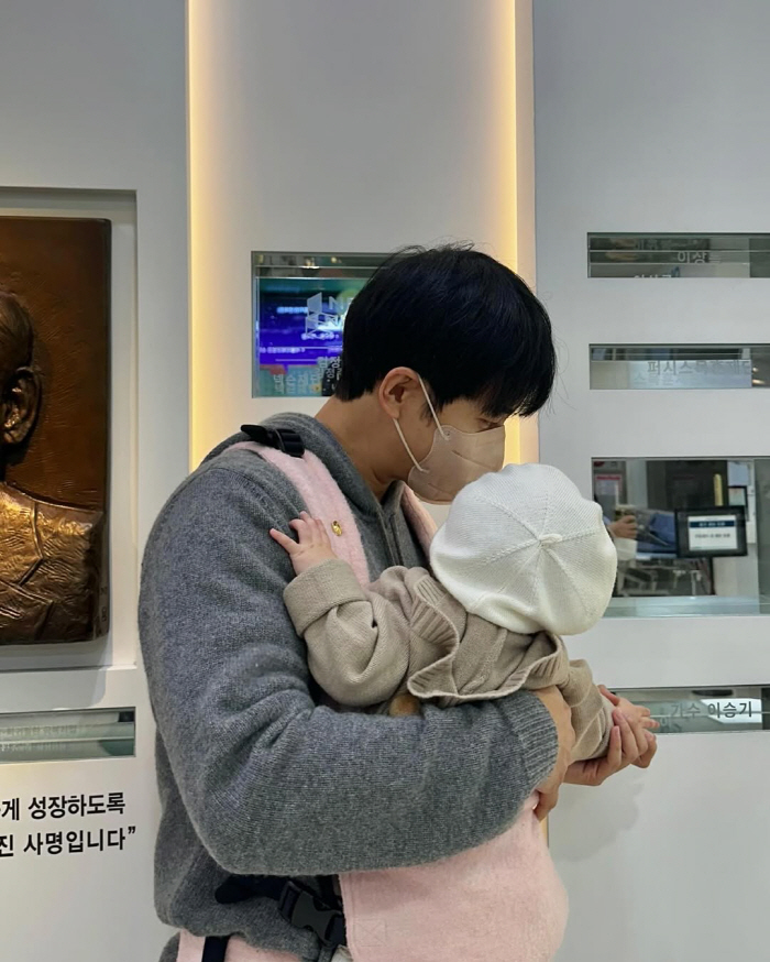 Lee Seung-gi's update on raising his daughter after his wife-in-law was cut off. The happiest time in life (Starry Night) 