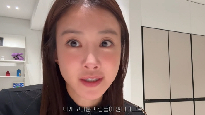 Lee Si-young, a huge 16 million won flex for a gift. There are a lot of people I'm really thankful for (Boo Si-young)
