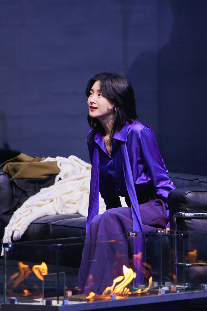 Lee Young-ae Shines in ‘Hedda Gabler,’ First Stage Role in 32 Years