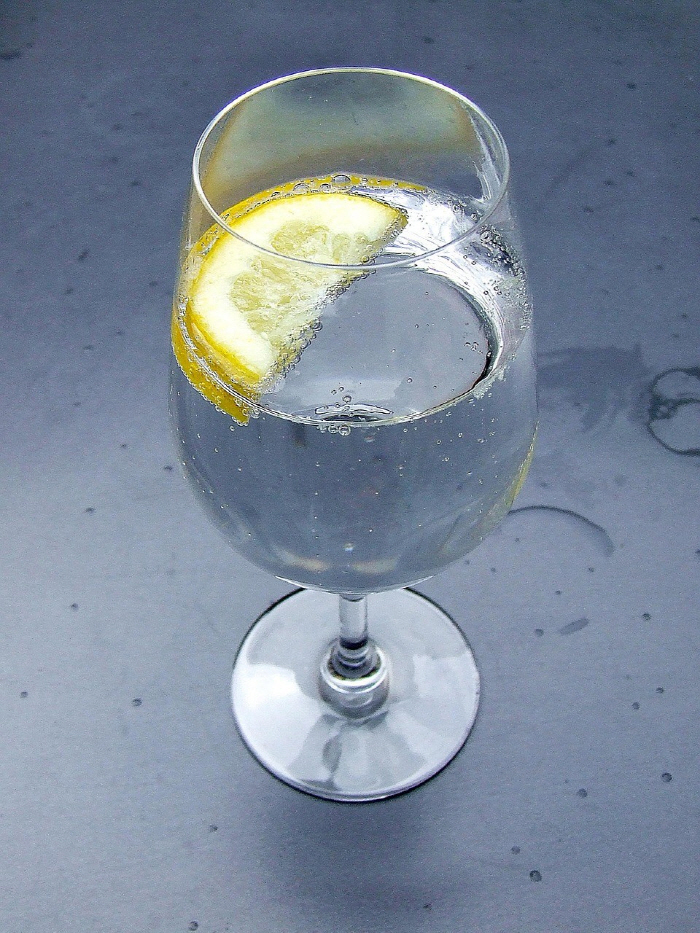 A man who drank carbonated water at a restaurant suffers from esophageal and stomach burns...Why?