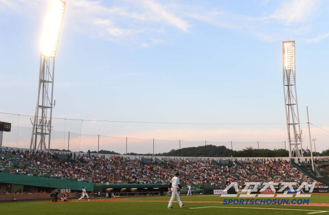  NC's wandering life will end for now. Ulsan Munsu Stadium has been confirmed as a substitute home...From the game against Kiwoom on the 16th