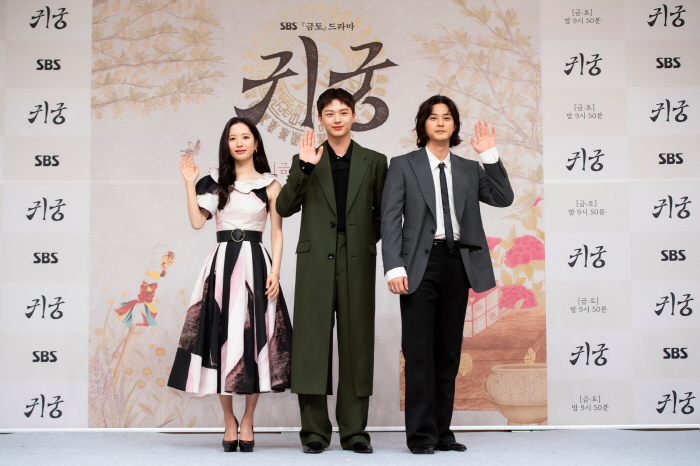  Foreign media also praised...SBS's return home Yook Sung-jae and Kim Ji-yeon's fantasy box office sprint